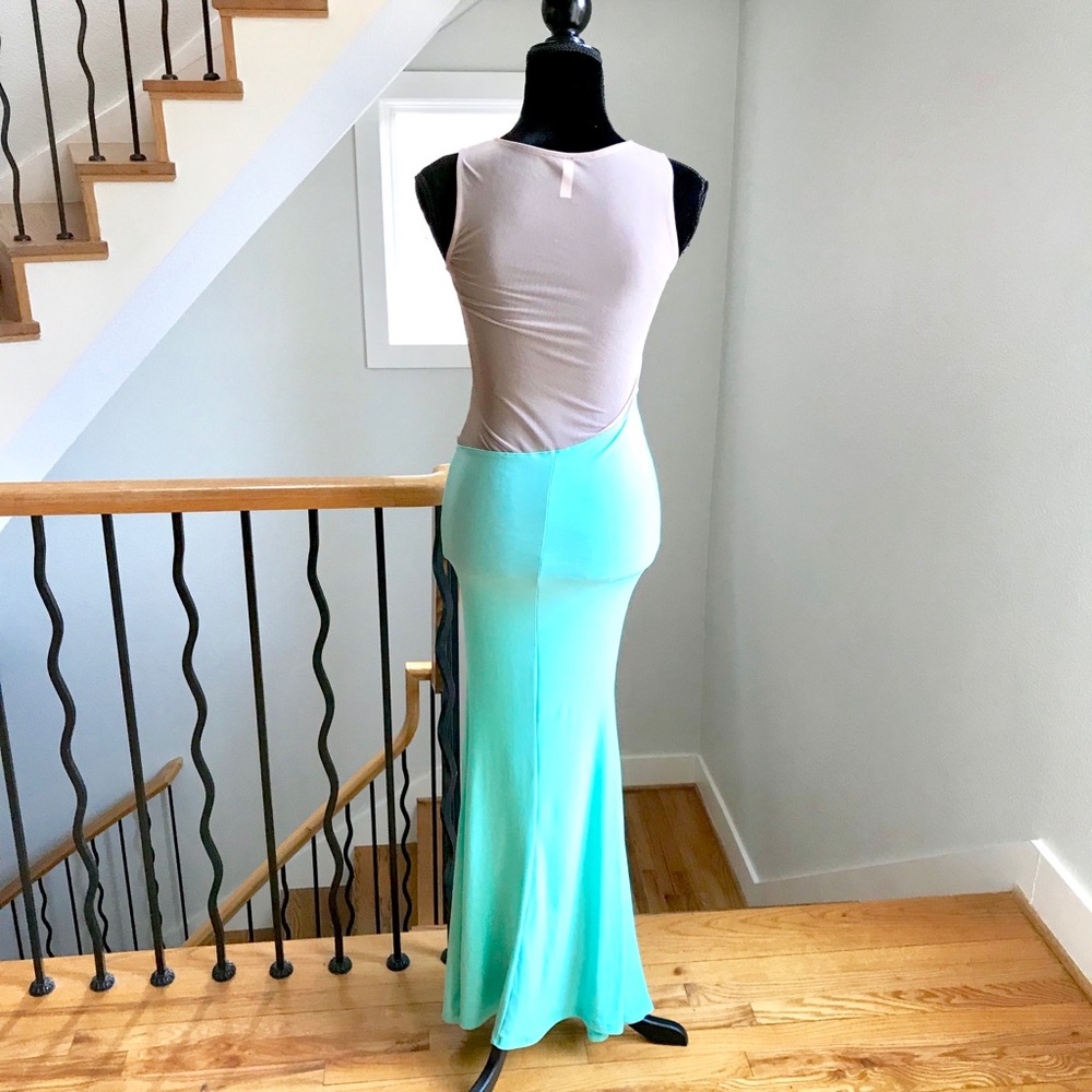 GODDESS MAXI DRESS - Picture 4 of 7